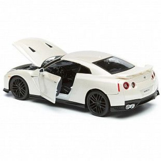 Автомобиль Bburago 1:24 Nissan GT-R (18-21082) white