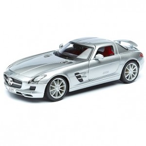 Автомобиль Maisto 1:18 Mercedes-Benz SLS AMG (31389) silver