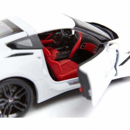 Автомобиль Maisto 1:18 Chevrolet Corvette Stingray Z51 (31677) white