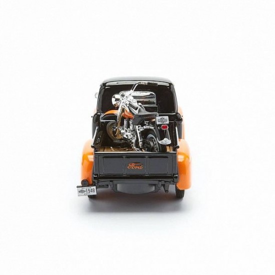 Автомобиль Maisto 1:24 HD Ford F-1 Пикап [1948] с мотоциклом (32180) orange