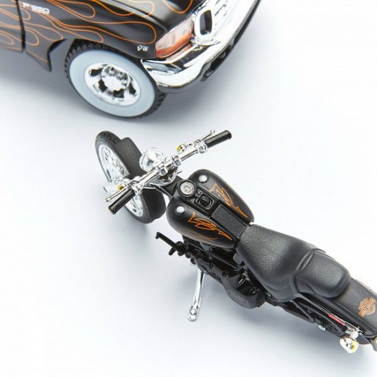 Автомобиль Maisto 1:24 HD Ford F-350 Супердьюти пикап [1999] с мотоциклом  (32181) black/orange