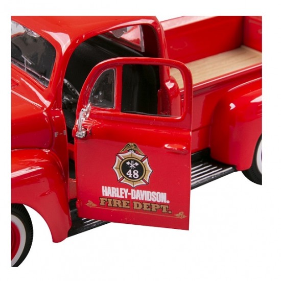 Автомобиль Maisto 1:24 HD Ford F-1 Пикап [1948] "Пожарная" с мотоциклом  (32191)