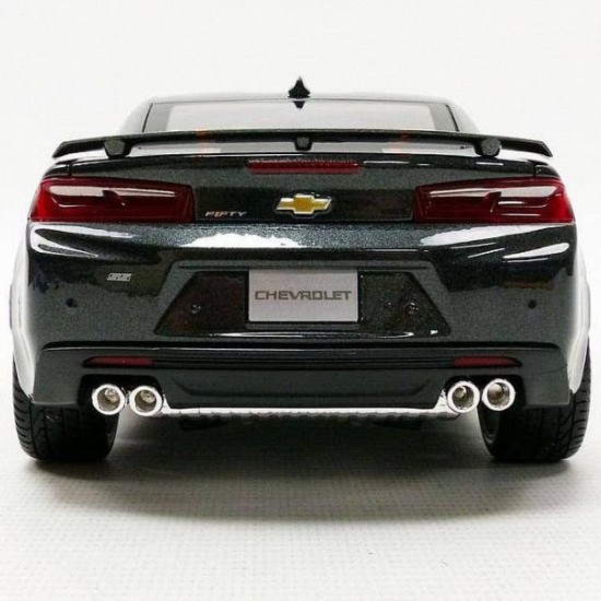 Автомобиль Maisto 1:18 Chevrolet Camaro SS купе [2017] (31385) black/orange