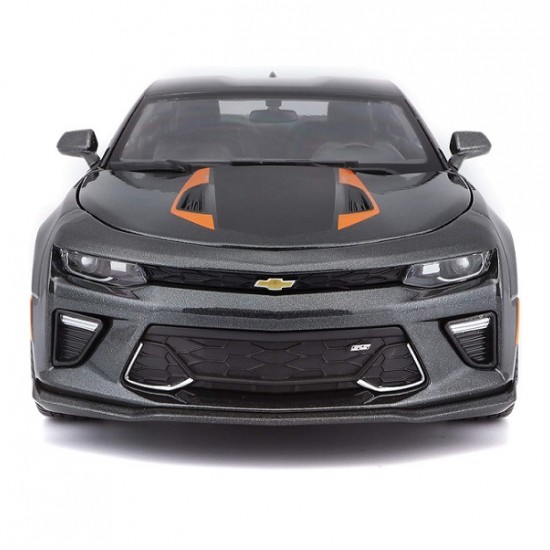 Автомобиль Maisto 1:18 Chevrolet Camaro SS купе [2017] (31385) black/orange