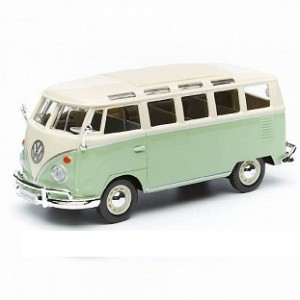 Автомобиль Maisto 1:25 Volkswagen Самба (31956) green/beige